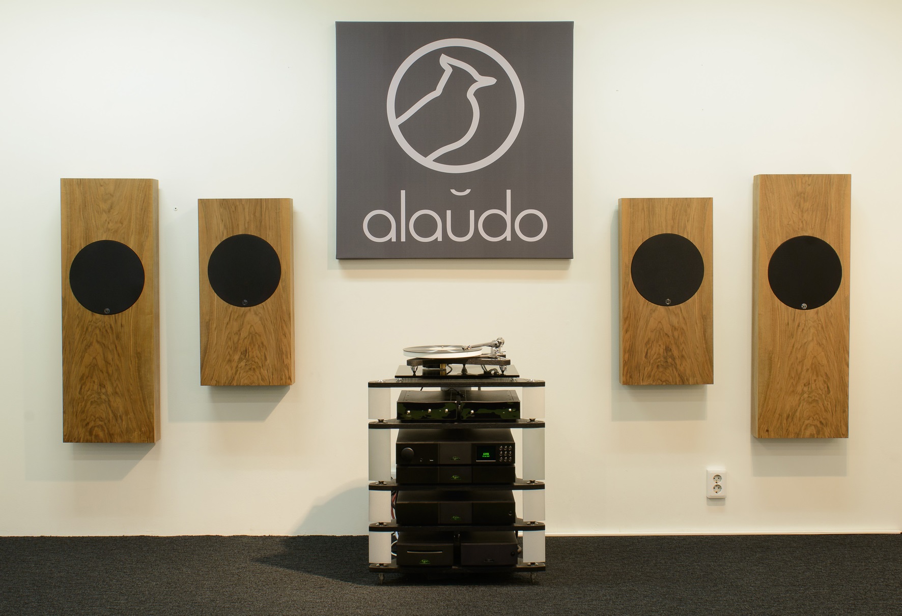 alaudo-wall